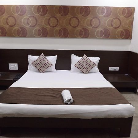 Hotel Palm View Residency Вадодара Екстер'єр фото